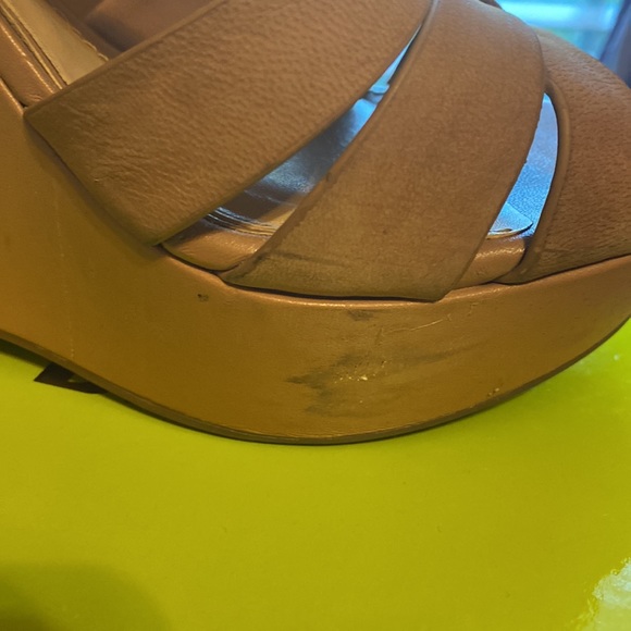 GB - CREAM WEDGED HEEL (WELTON) - Picture 5 of 7